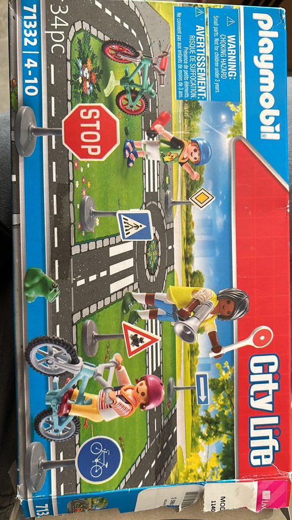 AdalbertoBarron's tweet photo. @playmobilmexico Estimado Playmobil, en días pasados el 06/06/2024 he comprado un set de juego de educación vial 71332, el cual dentro venía con dos niñas y en el empaque refiere debe contener una niña y un niño, el caso para que tomen en cuenta y no le pase esto a más clientes https://t.co/nrzKSdXhSI
