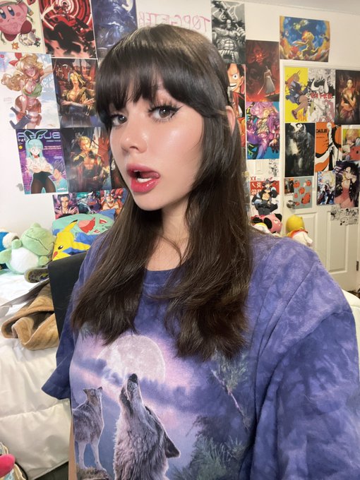 day 4 of wearing the same shirt https://t.co/IG7hxVAhEE