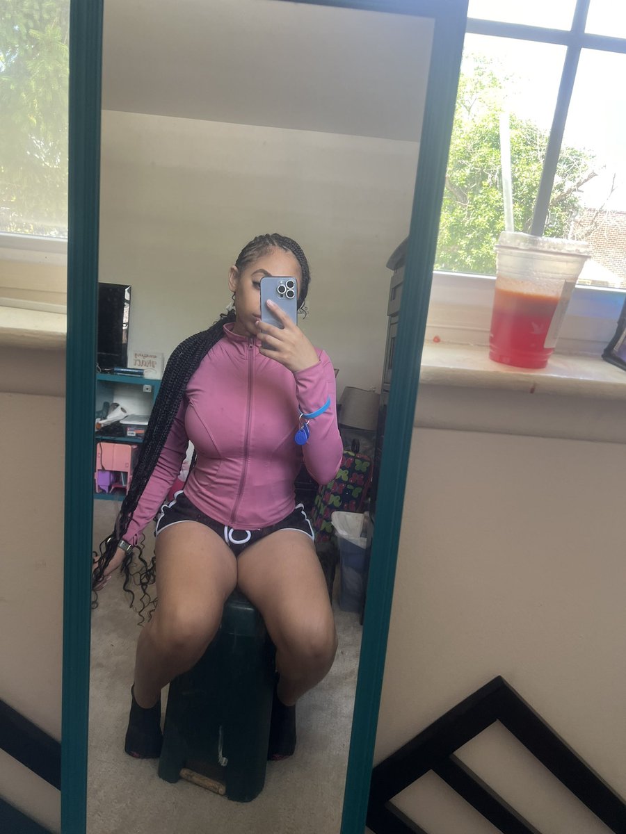 indymariexo3's tweet image. He fell in Love with a Barbie, She Legit w It🎀