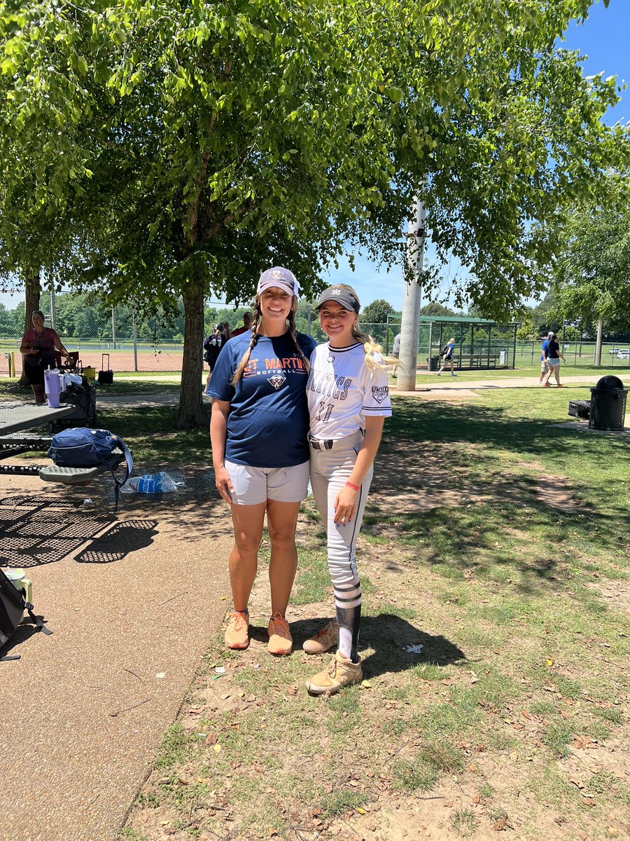 mileysoftball11's tweet photo. I had amazing time at UT Martin. I learned amazing things and got to showcase my talents. I also went on a campus tour and saw the beautiful campus. Thank you coaches!! @ChelseaEFarmer @UTMSoftball @AMWicks16U https://t.co/bZ3Z7z6PRl