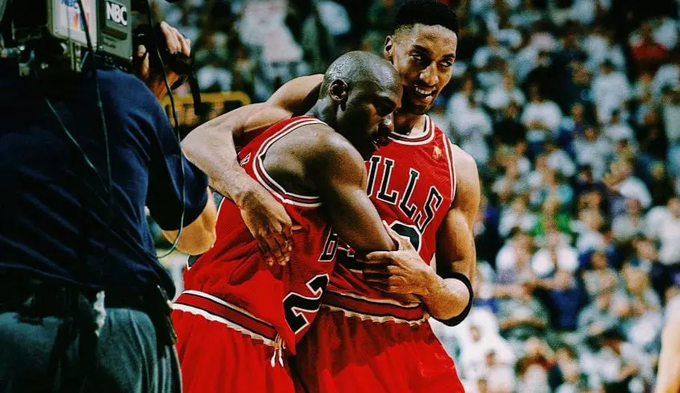 altieribruno's tweet photo. Lo importante es lo que sienten esta noche. Esta página, entonces, será inolvidable en sí misma.

La historia, como siempre, la escriben los que ganan. Y Jordan, eterno, nunca supo lo que es llorar en Finales. Así fue, así es y así será.

Por los tiempos de los tiempos.

Amen. https://t.co/PqJixpgZp8