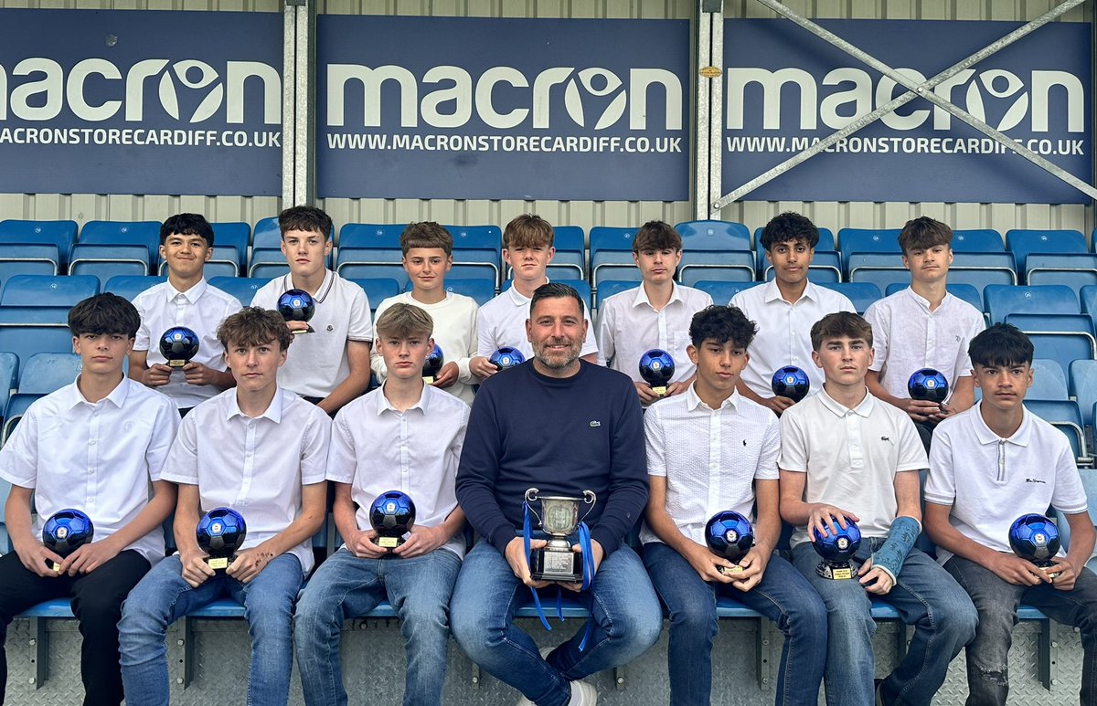 ssyfcunder13's tweet photo. Oxford League presentation. 🏆 boys were awarded their league winners trophies! Great season lads 💙👏🏼⚽️  #ssyfc #leaguewinners https://t.co/XilHmt4qzL