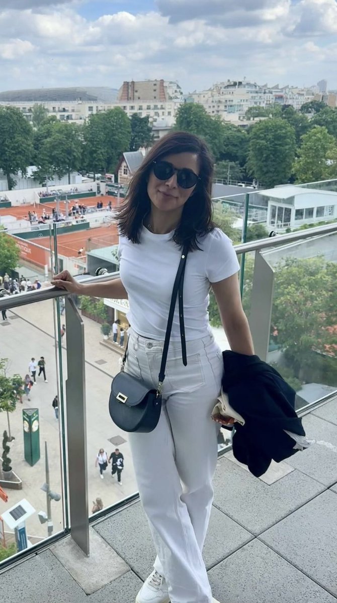 FanVerasamy's tweet photo. Striking in Paris #lucyweather #lucyverasamy https://t.co/tjyKoUWRIe