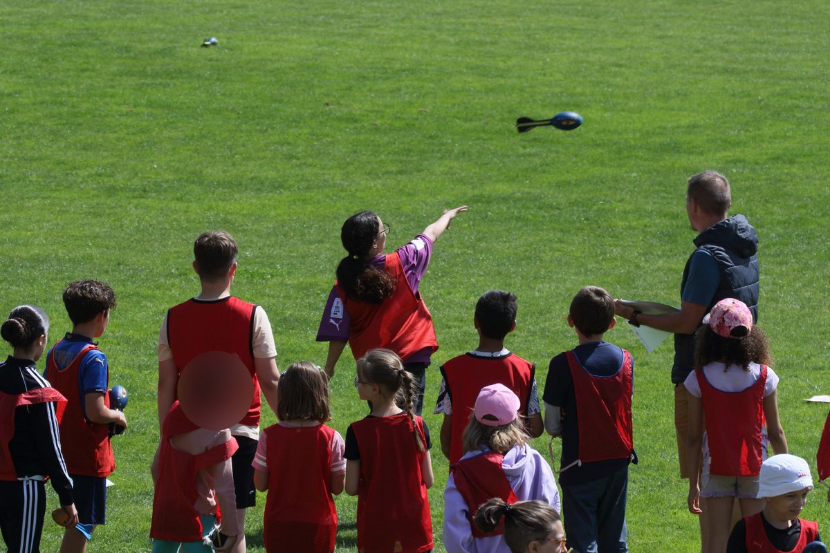 2° jour des Olympiades  du TER de la Semouse pour les cycles 3 et les sixièmes, au stade de Saint Loup.
#JO #EPS <a href="/DSDEN70/">DSDEN de la Haute-Saône</a> <a href="/DelphineRaba/">Delphine Raba</a> <a href="/PhDestable/">Philippe Destable</a>