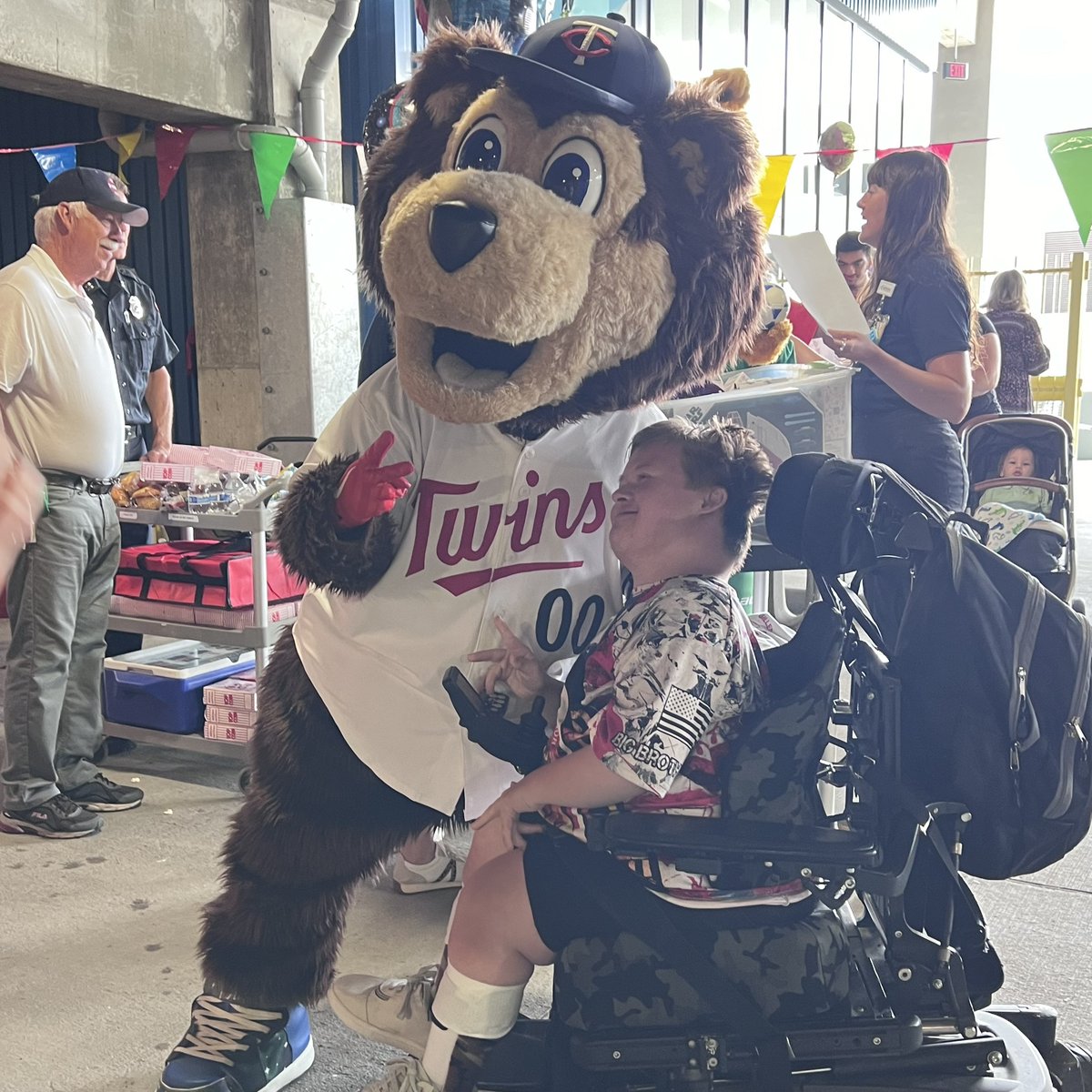 GilletteChildrn's tweet photo. We want to give a huge thank you to @TC_00 @NordyWild @PK_MNUFC for joining us at the 65th annual Firefighters Carnival today! Our kiddos had a blast hanging out with their favorite Minnesota Mascots! ⚾️🏒⚽️ #MinnesotaSports #MascotMagic #BigSmiles 

@Twins @mnwild @MNUFC https://t.co/wduP17uGWE