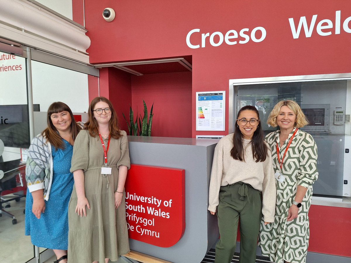 What a #DreamTeam A big thanks to tha <a href="/WalesGenePark/">Wales Gene Park</a> #Education &amp; #Engagment team for putting together an amazing set of speakers for our <a href="/USWHealthcare/">USW Healthcare</a> students. #GenomicsShowcase Sian Nisbet, Donna Duffin &amp; Rachel Irving  <a href="/medgenwales/">The All Wales Medical Genomics Service</a>, <a href="/princessnims/">Naomi J Webborn</a> @HughesDyfrig &amp; Zoe Morrison