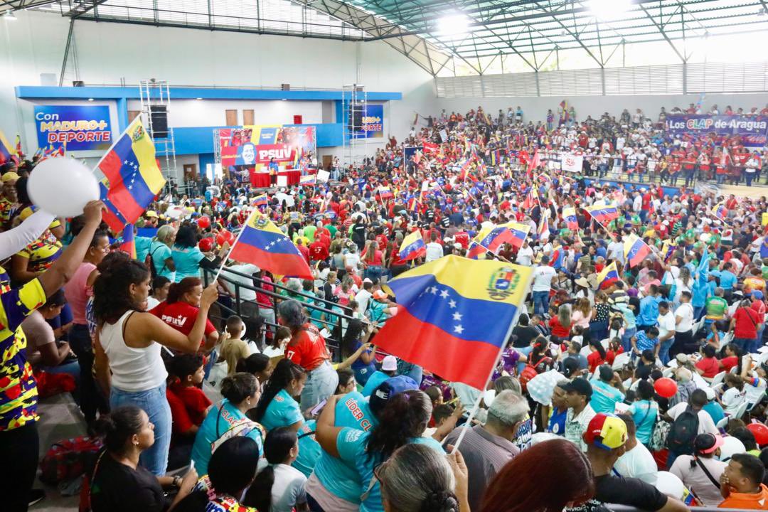 ¡Extraordinario encuentro con la maquinaria 1x10x7 de Aragua! 🇻🇪

El estado Aragua ha arrojado excelentes números en organización y en el reporte de sus 1X10.

Tenemos una militancia movilizada, organizada y consciente. 

La cuna de la Revolución es chavista y está preparada para