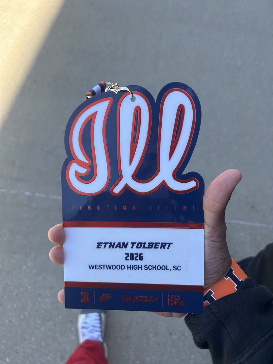 _Ethan_Tolbert's tweet photo. I am so grateful and blessed to go on an unofficial vist to @IlliniFootball today. I would love to be back on campus soon🧡
@WHSRedhawks @WestwoodFB @RO_Connell @CoachCParker @coachPatRyan https://t.co/P6aJB00XAP