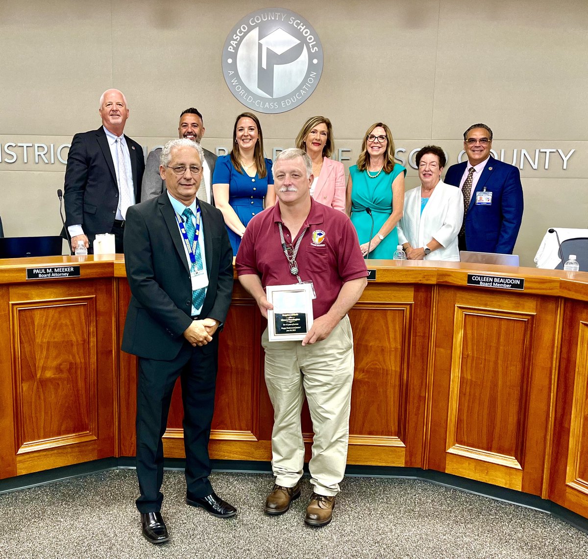 pascoschools's tweet photo. Honoring JR Pennington's 41 Years of Service!
Thank you, JR, for your remarkable service and for being an inspiration to us all. We wish you a happy and fulfilling retirement!
#Retirement #ThankYouJR #PascoPride #Dedication #CommunityStrong https://t.co/JPYGw4AOhX