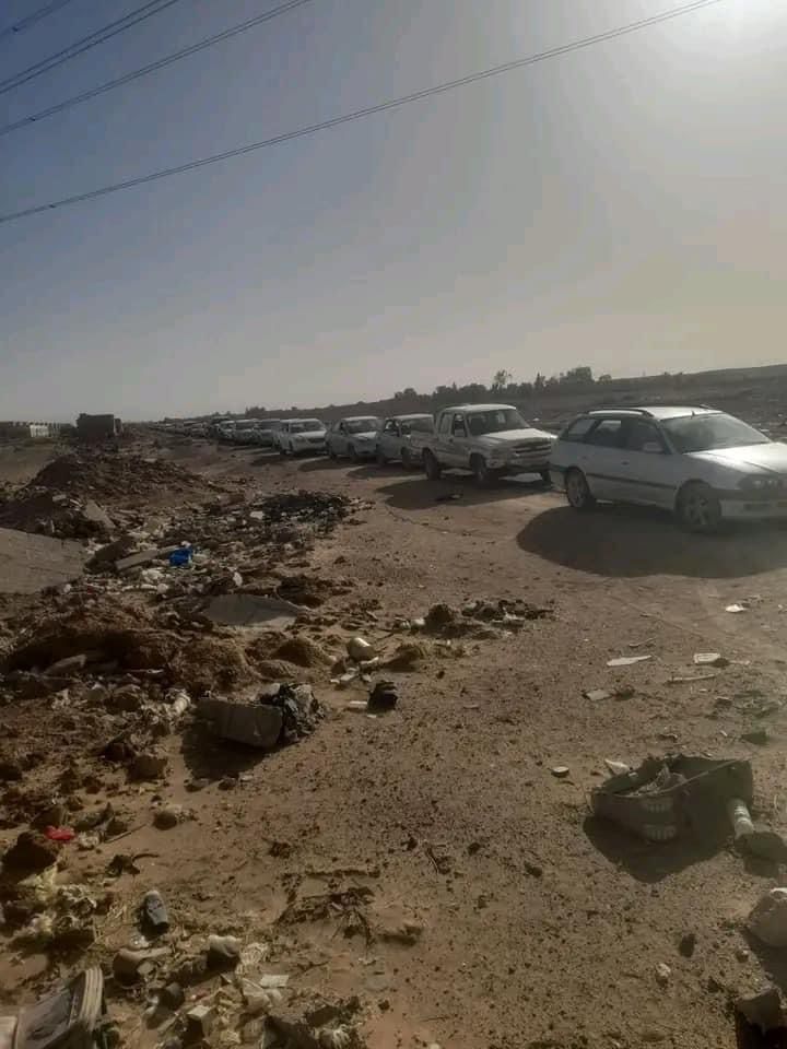 jana1964ly's tweet photo. #Awg #Fazzan
Photos|| With the continuing fuel crisis in the southern regions of Libya and the shortage of fuel... long, “endless” queues in front of a gas station in the south to get a few liters of gasoline. #Libya https://t.co/B7xpyhzhlP