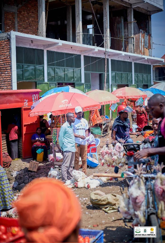 PriscaBahati2's tweet photo. Les jeunes s'approprient la lutte pour promouvoir l'accès à la justice aux frontières congolo-rwandaises. 
6 Jours de sensibilisation en faveur des commerçants transfrontaliers de Goma, c'est dans le cadre du projet #uhakibilamipaka #PoleInstitute
#Alertinternational #ipeace https://t.co/cByFtlvPa8