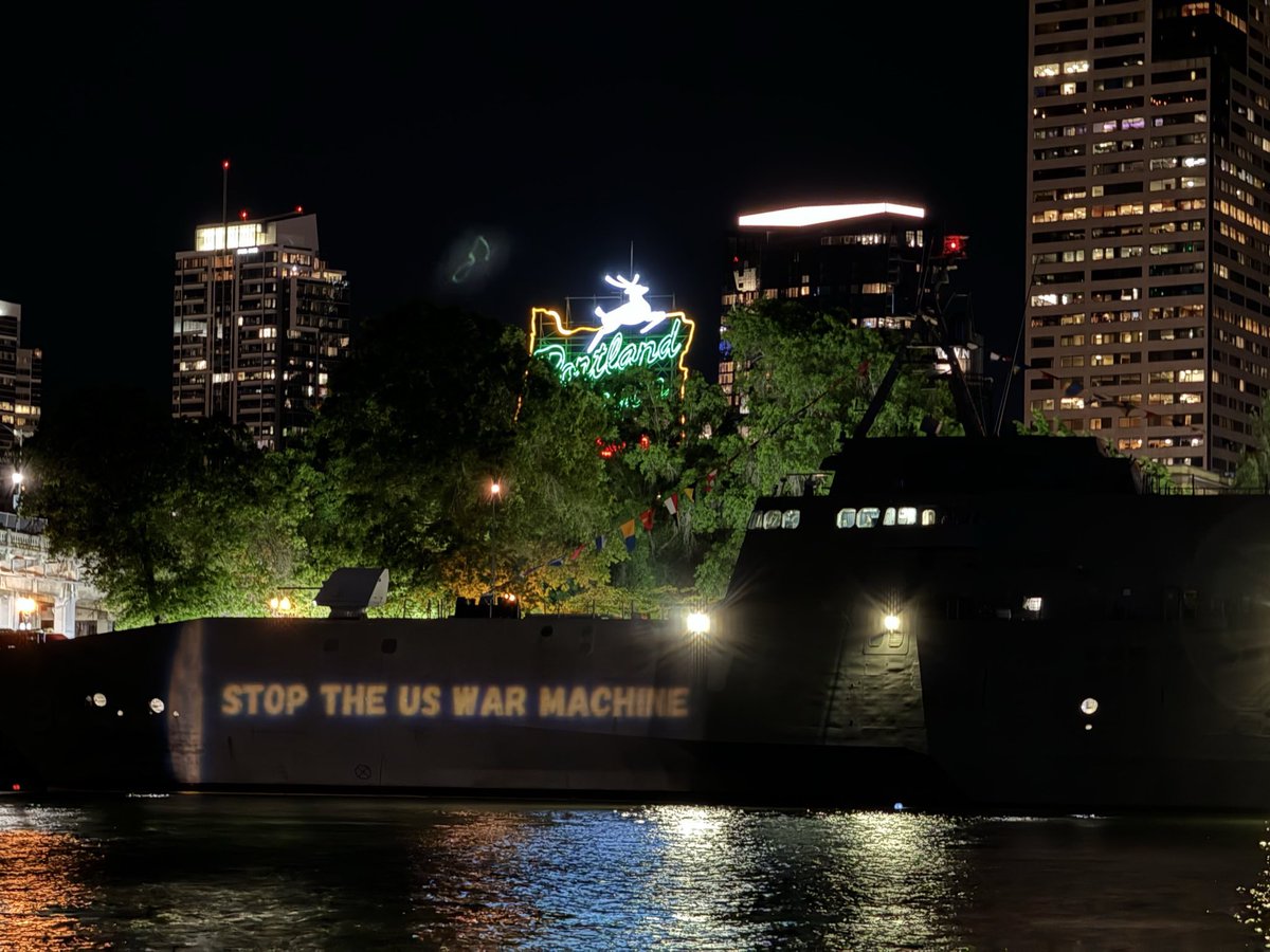 MikePrysner's tweet image. US Navy warship docked in Portland for “Fleet Week” hit with the projector gun by a group of veterans 🫡