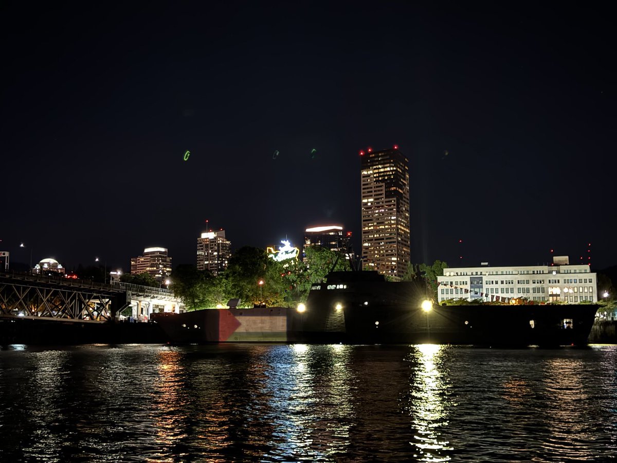 MikePrysner's tweet image. US Navy warship docked in Portland for “Fleet Week” hit with the projector gun by a group of veterans 🫡