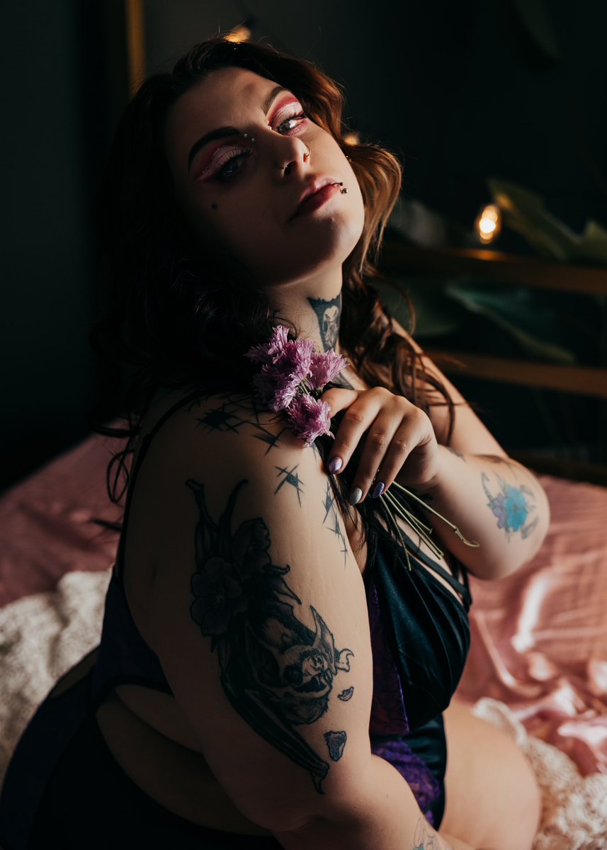 AltMommy691's tweet photo. 😍😍😍😍

Makeup by @RissaRuin https://t.co/AxkYZ0OZsW