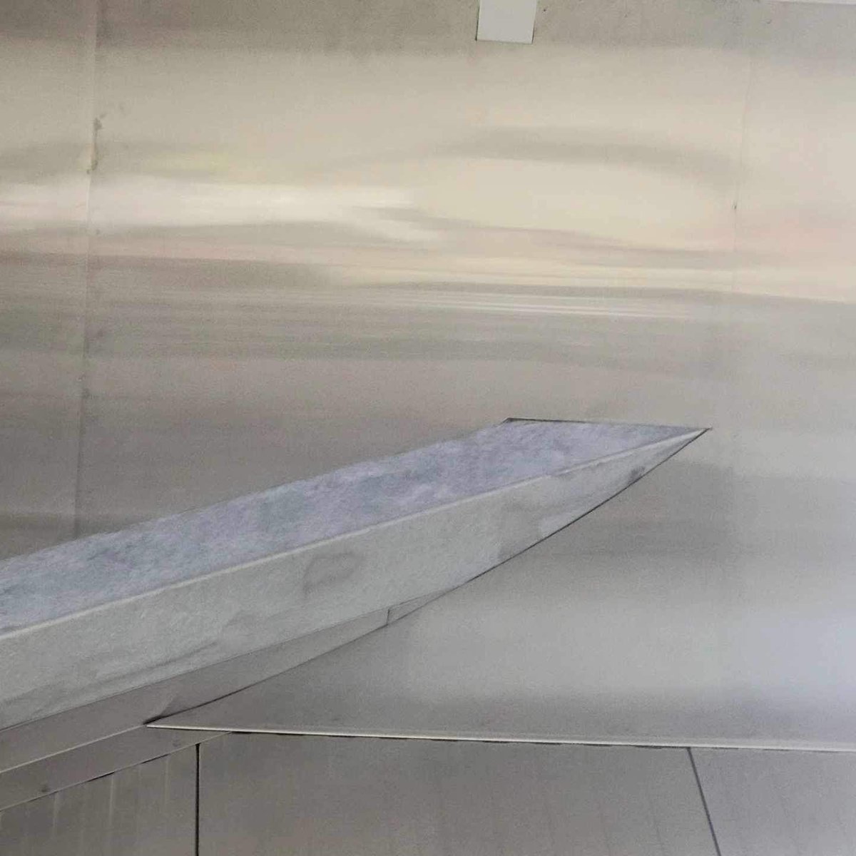 MidAmCarpenters's tweet image. Daniel Wojciechowski #Local58 and Mike Hebert #Local174 making some perfect curvature of radial soffit sheet metal at a meat packing plant in Aurora, IL 🙌🙌