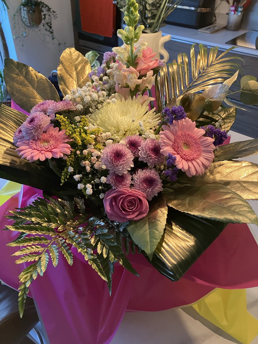 MurrayMarrian's tweet photo. Thank you so much for the beautiful flowers ❤️ ⁦@Castleton_Pri⁩ 
I’ve loved working with you all and will miss you xx https://t.co/P6tQt6ywEW