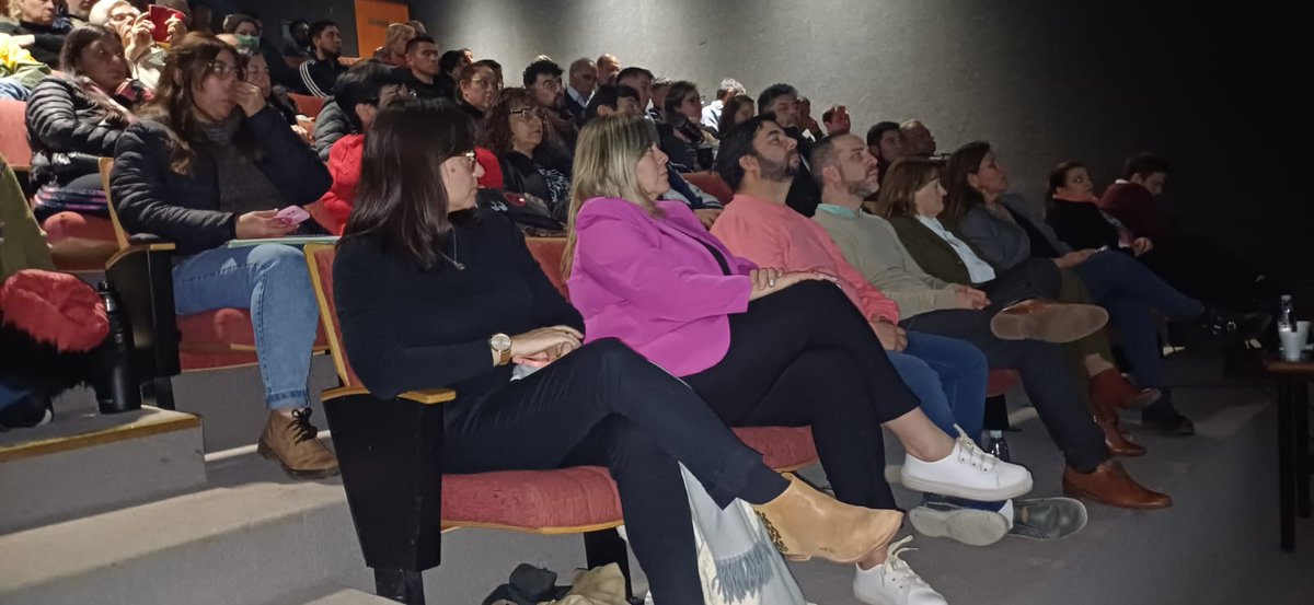 MinTuryAP's tweet photo. Se presentaron en #Sarmiento las Líneas de Financiamiento de hasta 120 millones de pesos para pymes y emprendedores

El @MinTuryAP acompañó a los referentes del CFI que presentaron esta herramienta acordada por el @gobiernochubut y el @CFI_Argentina a través del @bancochubutOK https://t.co/eN34EdOZdM