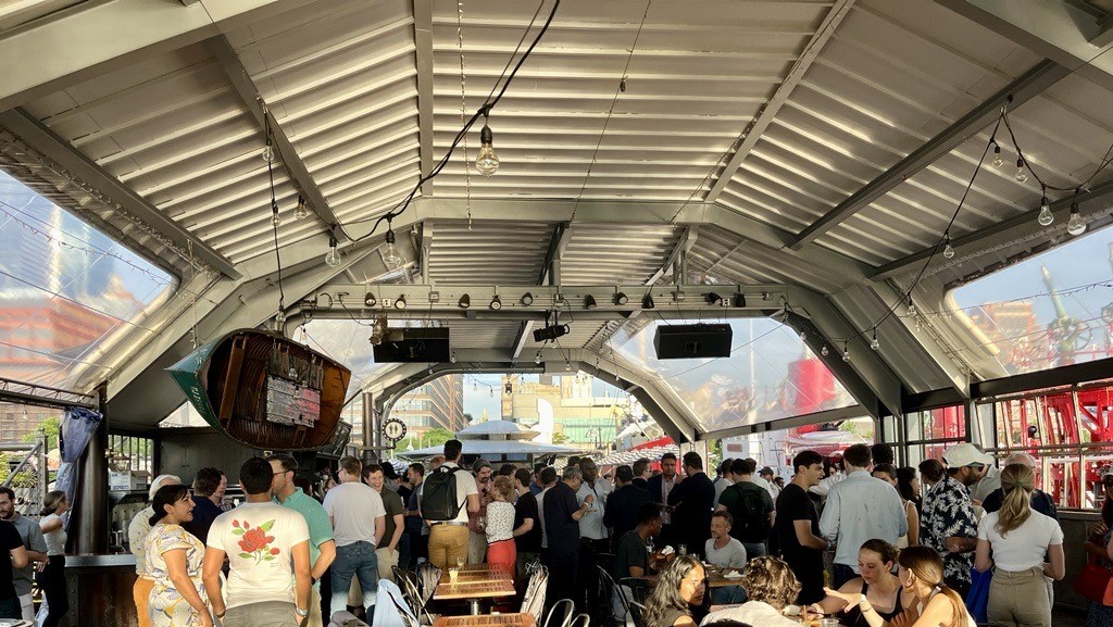 ComcastVentures's tweet photo. From shaking and mixing with the early-stage #founder &amp; #VC ecosystem in Soho to reconnecting with the #Breezin crew on Pier 66, we had a blast cohosting #NYTechWeek!

Big thanks to our partners: @everywhereVC @eniacVC @hellotvc @axiom_space @fouracresVC @brexHQ @StruckCapital! https://t.co/VCRUkj7akj
