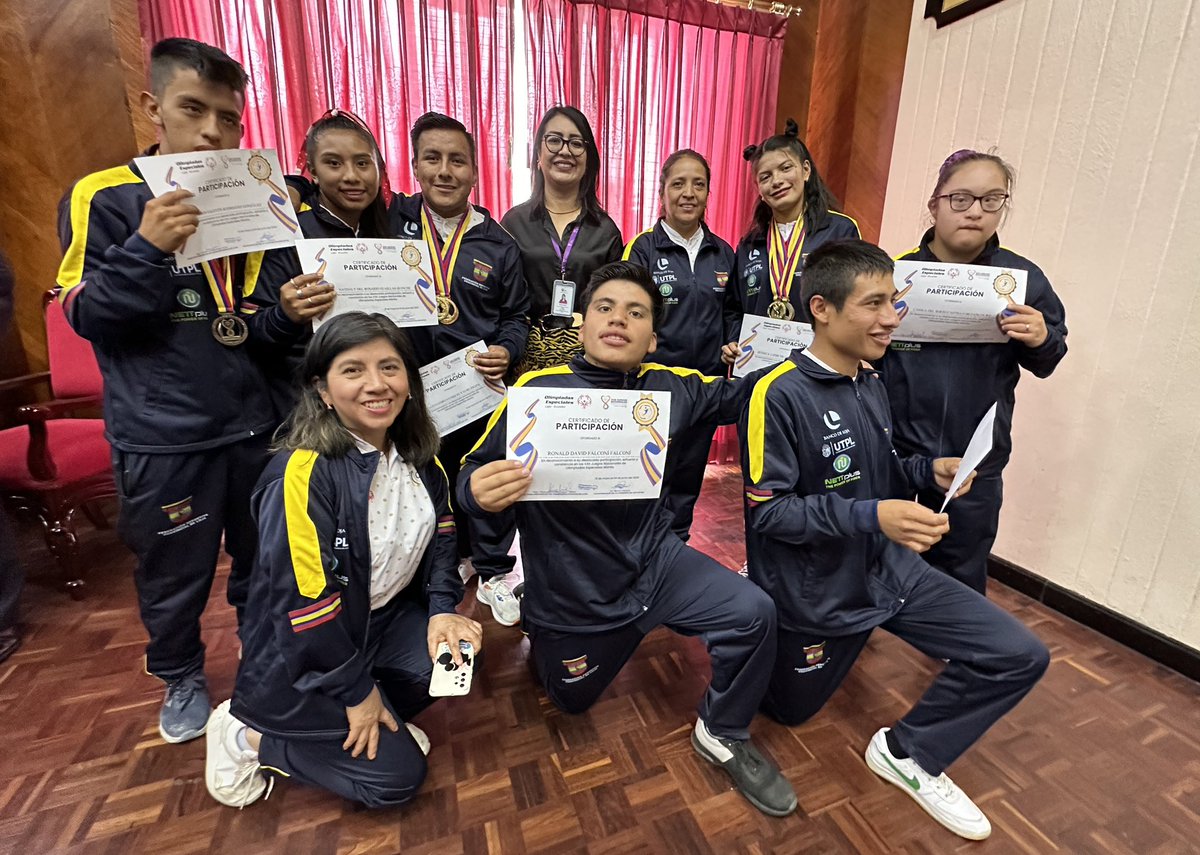 EducacionZ7_Ec's tweet photo. [LOJA] Estudiantes de diversas instituciones educativas especializadas, que participaron en los XXII Juegos Nacionales de Olimpiadas Especiales en Manta, reciben reconocimiento de las autoridades locales.
 ¡Su dedicación y esfuerzo son motivo de orgullo!
#ElNuevoEcuadorResuelve https://t.co/hVDuvKqtZS