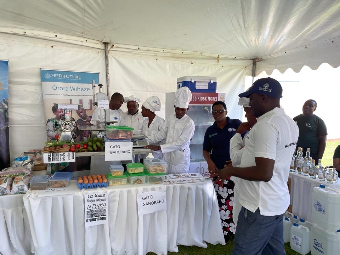 BamuJean's tweet photo. On the Kayonza District’s initiative, Gato Gahoraho has today demonstrated various easy ASF preparation ways, including grinded meat—especially for the kids who are unable (or just unwilling) to chew whole meat. Kudos to 
@KayonzaDistrict, @OroraWihaze &amp; @RICA once again. https://t.co/CiVPdb7lP8