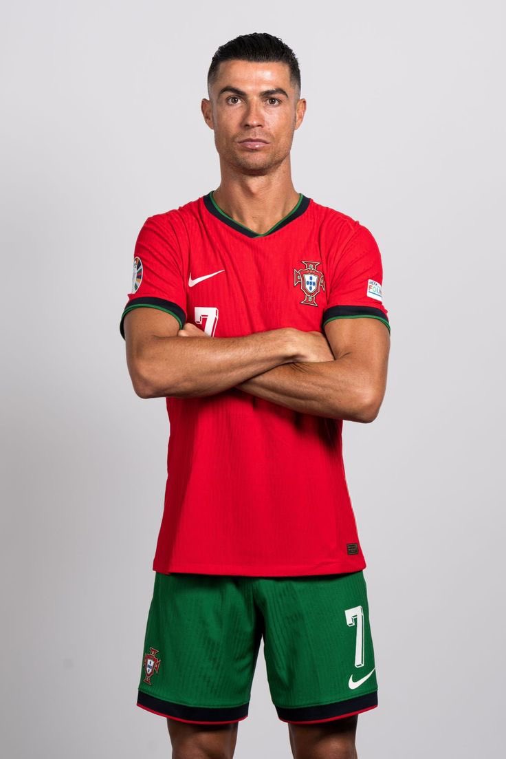 realmilgrauu's tweet photo. Ele vai buscar essa Eurocopa…

Estamos com Portugal, estamos com Cristiano Ronaldo! https://t.co/CG5lL2w40M