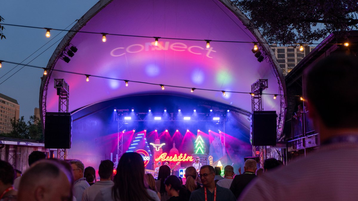 Q2_Software's tweet photo. Ain't no party like a Q2 party! 🤠
We hosted the #Q2CONNECT Client Appreciation Party at the iconic Austin location, @StubbsAustin. 🎉 Attendees enjoyed Texas traditions, including live music, authentic Austin cuisine, t-shirt-making stations, and much more!
#CONNECT24 https://t.co/4YeS5Xpz6t