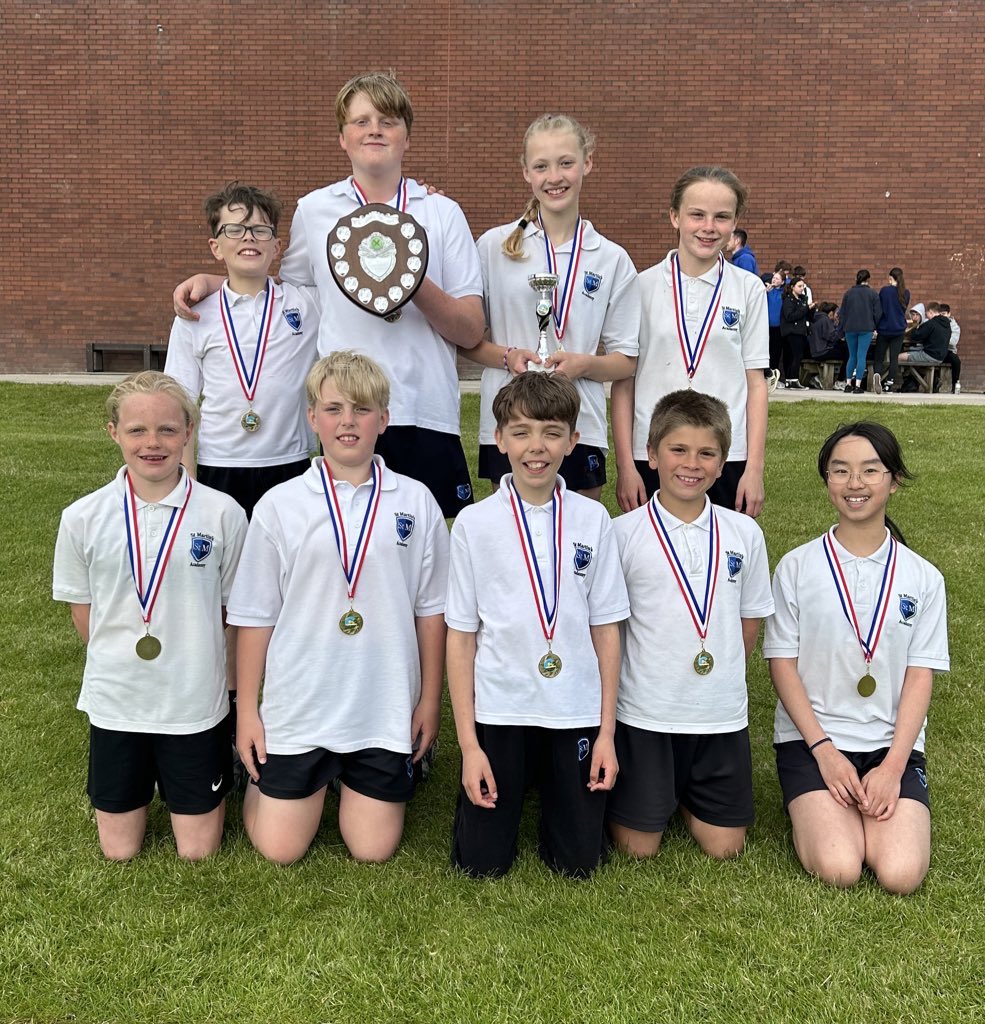 More success with our Year 6 rounders team who came 1st in the <a href="/CEPD_Cheshire/">CEPD</a> tournament tonight🥇Thank you so much for another wonderful experience ☀️⚾️ #teamwork #triangle #togetherness #teamwork