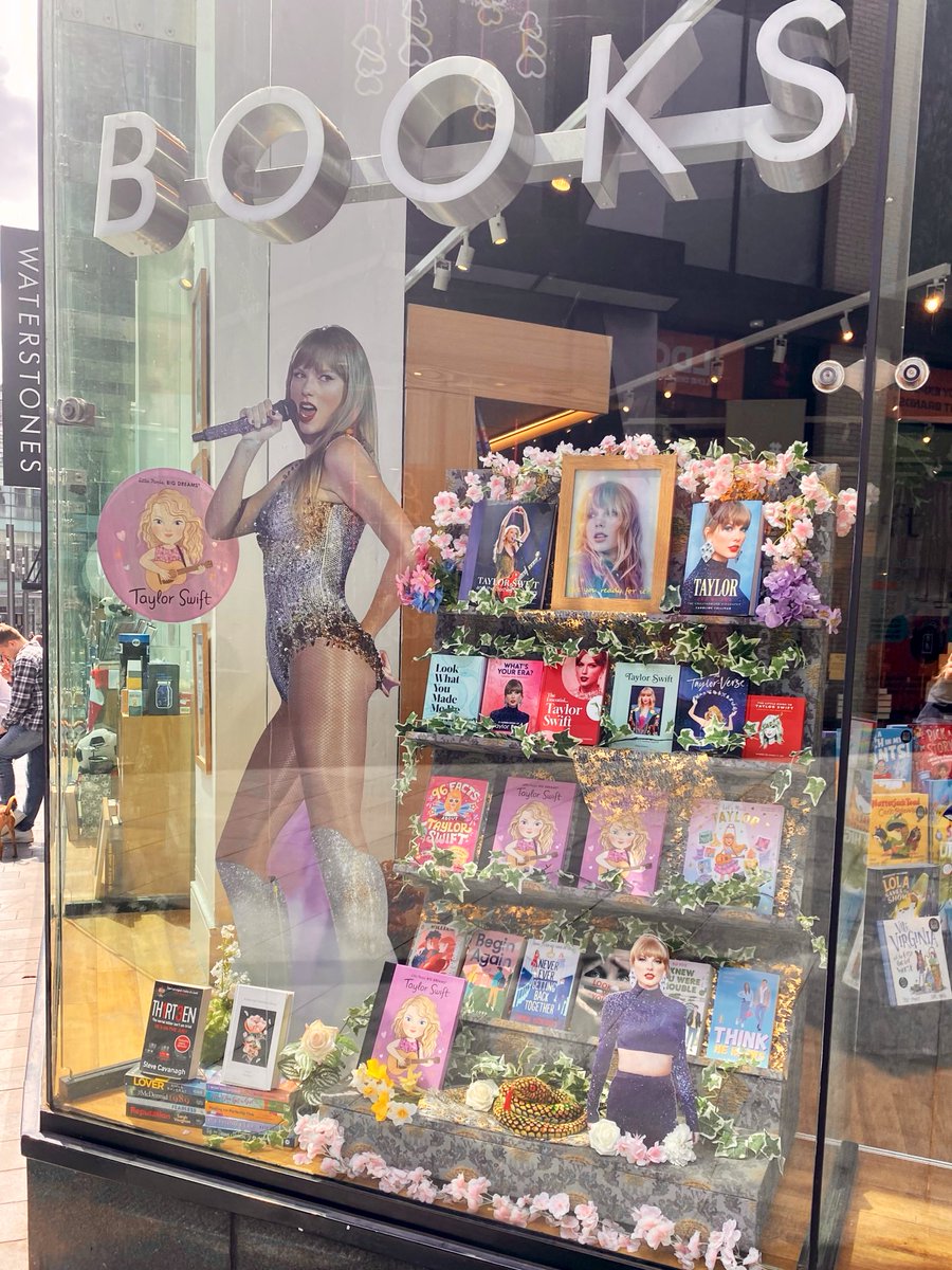 sisterswifties's tweet photo. i love Liverpool in it’s taylor swift era 🫶 @VisitLiverpool #LiverpoolTSTheErasTour https://t.co/FZMUTJln0c