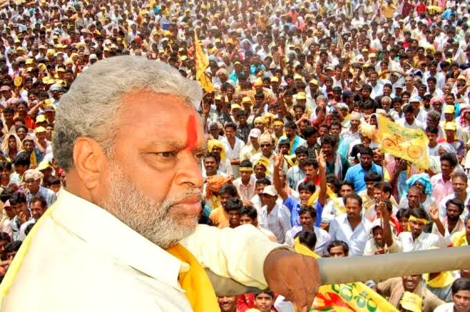 NCBN0393's tweet photo. ఎం విలువలు నిబద్దత నేర్పించవయ్యా
ఉమ్మడి కుటుంబానికి ఆదర్శంగ పెంచావ్
ఒకళ్ళు సెంట్రల్ మినిస్టర్ @RamMNK
ఇంకొకళ్ళు స్టేట్ మినిస్టర్ @katchannaidu
#TDPwithBC https://t.co/rylrwEWbBR