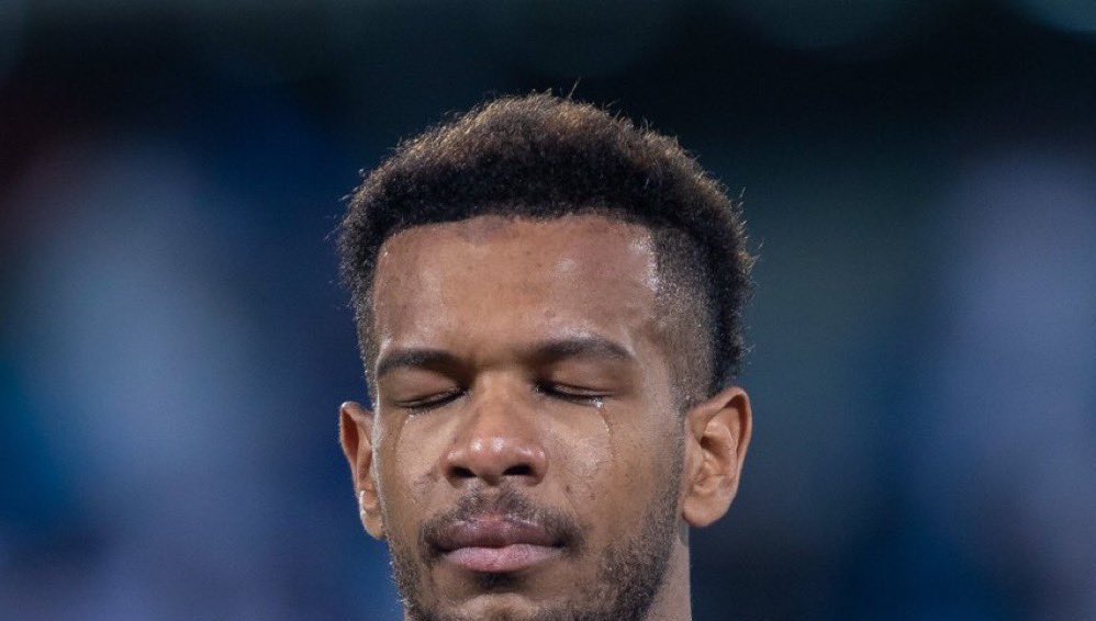 ممممممااااااححححح افففففف قاعد اتنفس حزنك قسم بالله قاعد اتنفس حزنك قاعد اتنفس تعاستك انا اكل من حزنك واشرب من دموعك ممممممممحححححح اشاشاششاشاششاشاشاشاممممم اسسستنششششق حزنك اشرب دموعك لو خيروني بين ثروة العالم أجمع وتعاستك بختار تعاستك