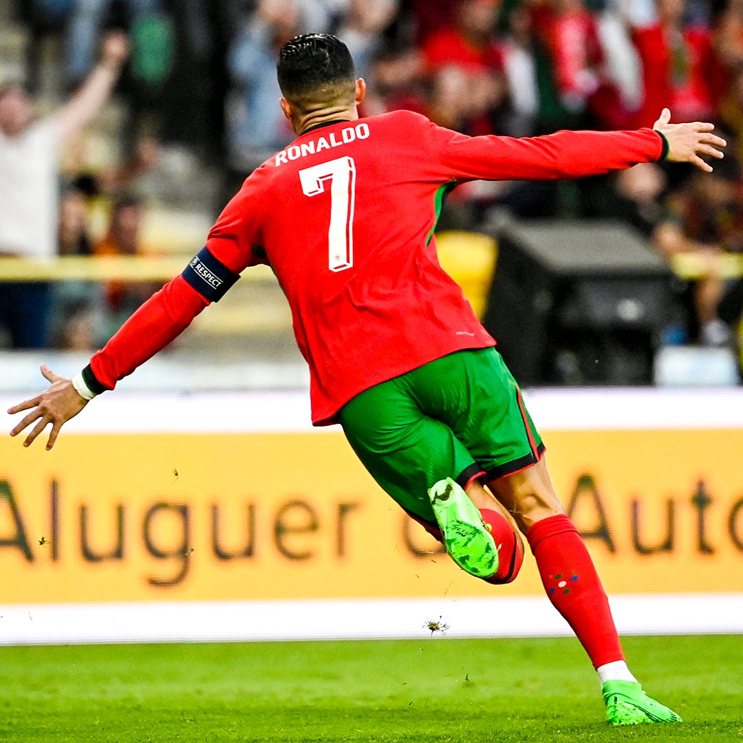 Footballtweet's tweet photo. Cristiano Ronaldo is only 5 goals away from reaching 900 career goals! 🤯

He could reach this milestone at EURO 2024, at 39 years old. 😍

The best goalscorer in the history of this sport. 🐐 https://t.co/NFmqq5P5NS