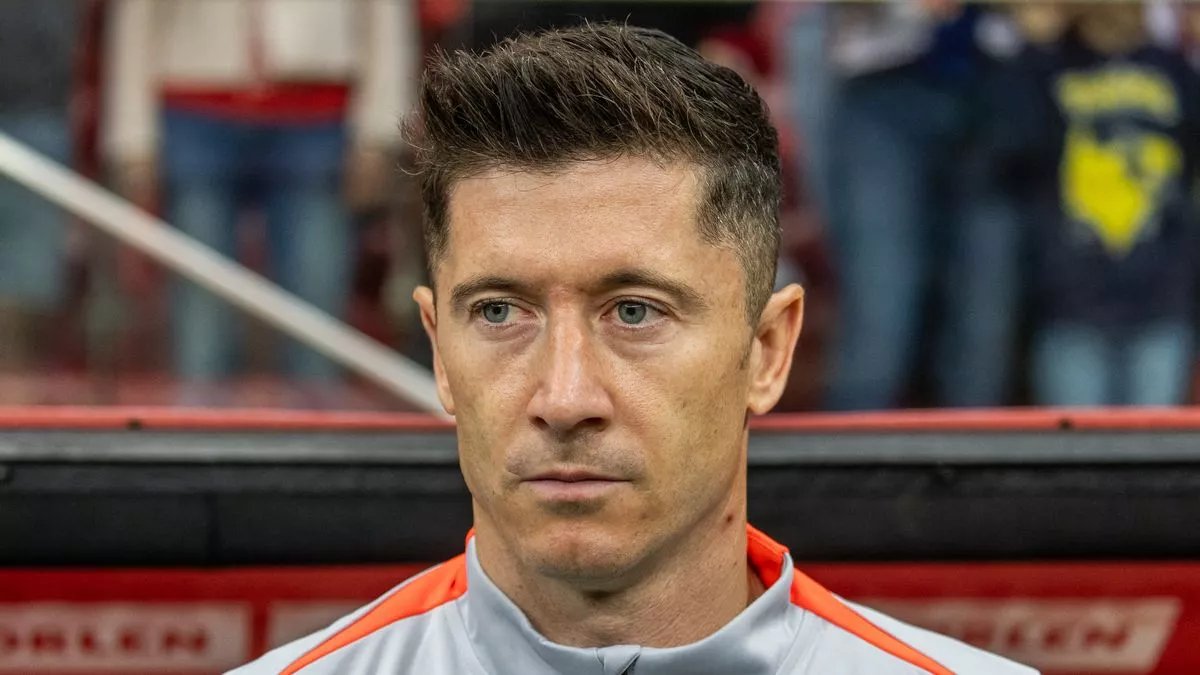 MouayedKor57308's tweet photo. Robert Lewandowski could miss Euro 2024 after suffering injury in final friendly

Poland takes on the Netherlands in their opening match of Euro 2024 in Germany and have been hit with a major blow regarding the fitness of captain and star striker Robert Lewandowski

#EURO2024 https://t.co/eVBiJQrG5S