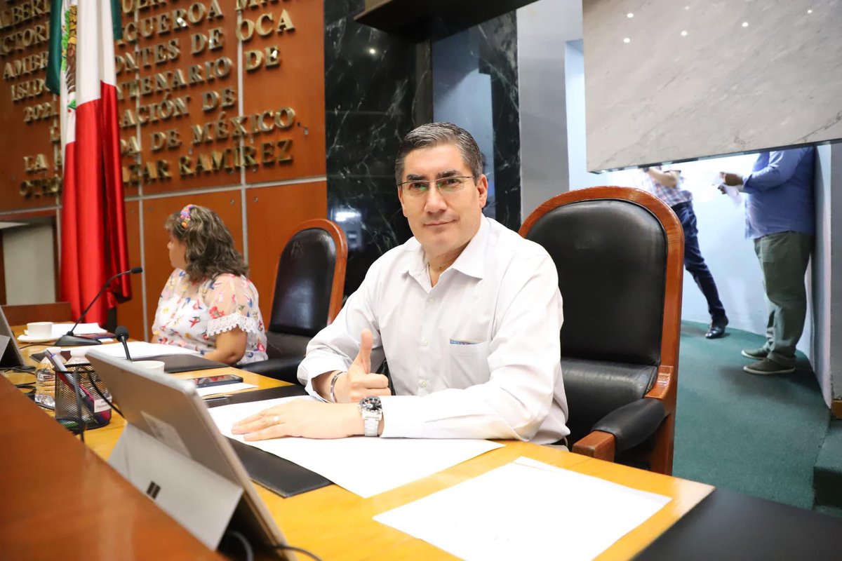Continuando con mis actividades y responsabilidades como Diputado Local en el Pleno del <a href="/congresogro/">Congreso Guerrero</a>, en mi calidad de Vicepresidente de la Mesa Directiva junto a mis compañeras y compañeros diputados nos encontramos celebrando dos Sesiones Ordinarias.