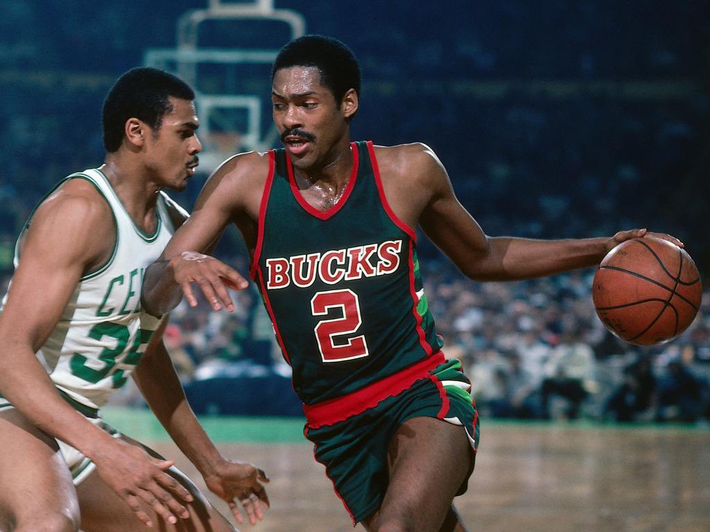 switchmentality's tweet photo. - Drafted 8th overall by the Lakers in the 1975 NBA Draft and later traded to the Milwaukee Bucks
-Did not make more than $350k/year 
- In the Offseason he worked and learned the business model of Wendy’s fast food restaurant franchise https://t.co/Qxqg4u9uDS