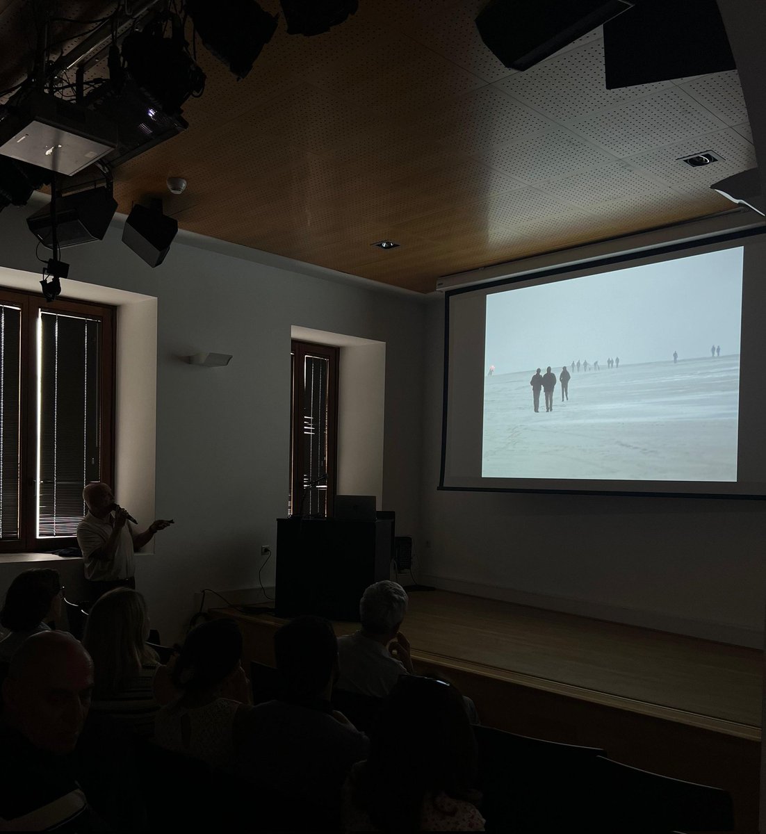 Muchas gracias a todos los que me habéis acompañado esta tarde en Alcalá, me he sentido extraordinariamente bien comentando mis fotografías.