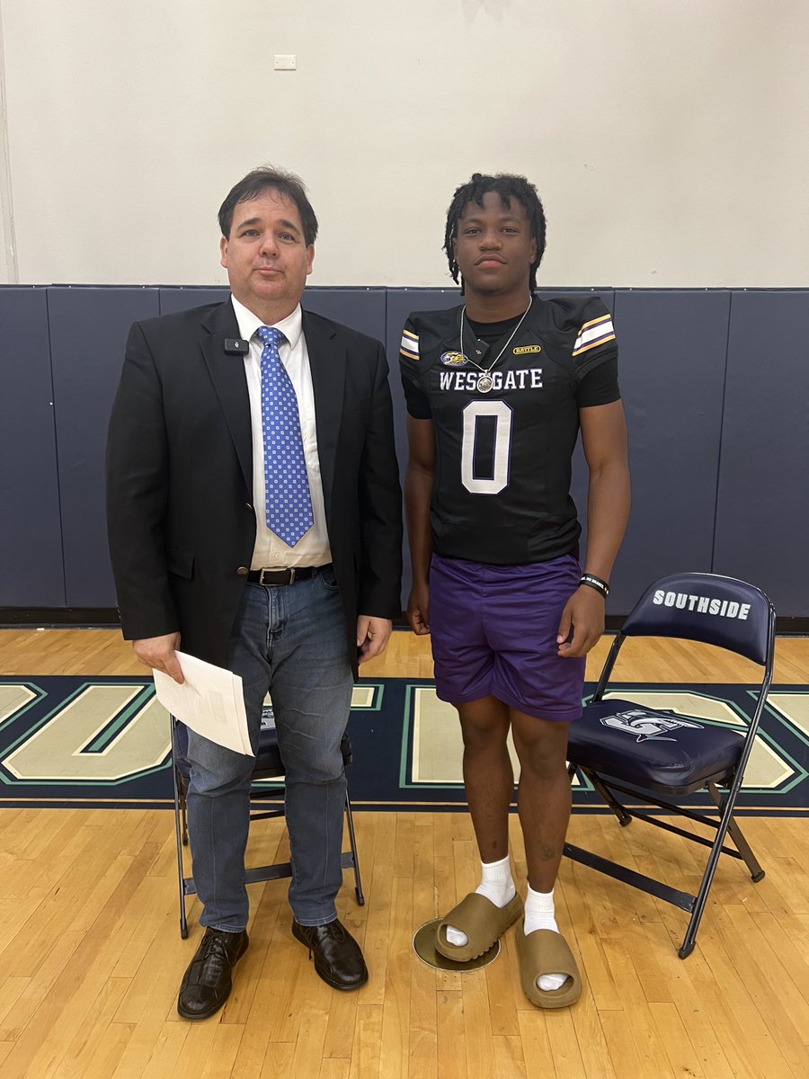 LAFootballMagTV's tweet image. 📍Westgate High School 

Ja’boree Antoine (#5) is the number one cornerback in the the US and is committed to LSU 

📣Interview with Ja’boree and his coach and teammate will be up later this week📣

lafootballmagazine.com 

#lsucommit #recruiting @LeeBrecheen