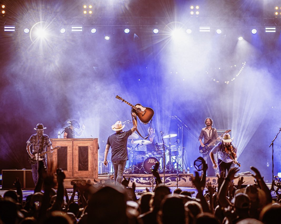 randyrogersband's tweet photo. It’s always a good time at @WhitewaterRocks🤘 Thank y’all for coming out!

📸: @christinafedd https://t.co/NLL1mJhK24