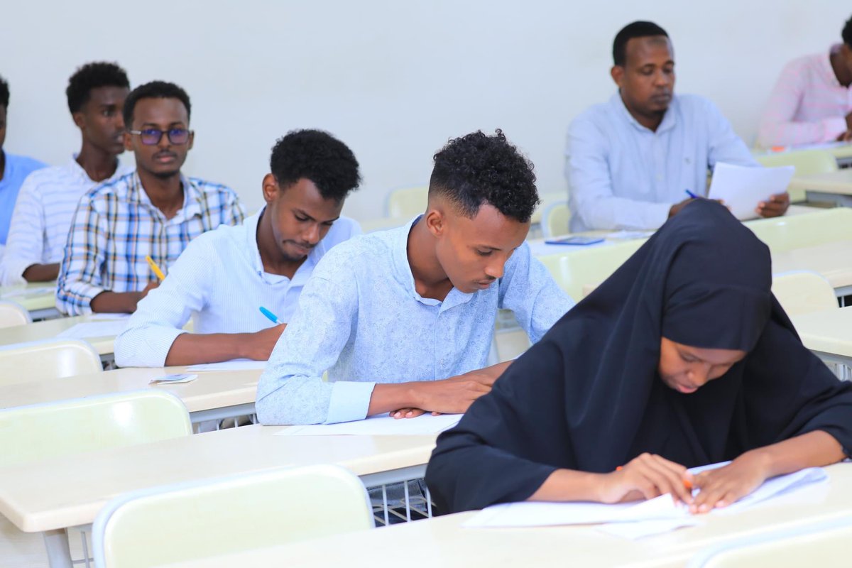 Husein_osman1's tweet image. Maanta waxaan kormeer ku sameeyay imtixaankii ugu danbeeyay ee dhamaadka semester ka,  ardayda Jamacadda SIMAD dhamaan waxan urajeyna guul inshallah. 
@SIMADUniversity 
#FinalExam2024