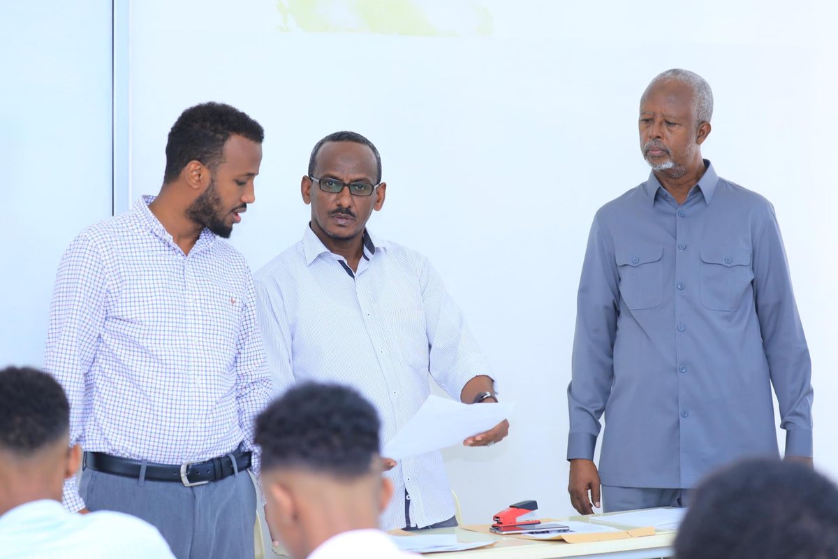 Husein_osman1's tweet image. Maanta waxaan kormeer ku sameeyay imtixaankii ugu danbeeyay ee dhamaadka semester ka,  ardayda Jamacadda SIMAD dhamaan waxan urajeyna guul inshallah. 
@SIMADUniversity 
#FinalExam2024