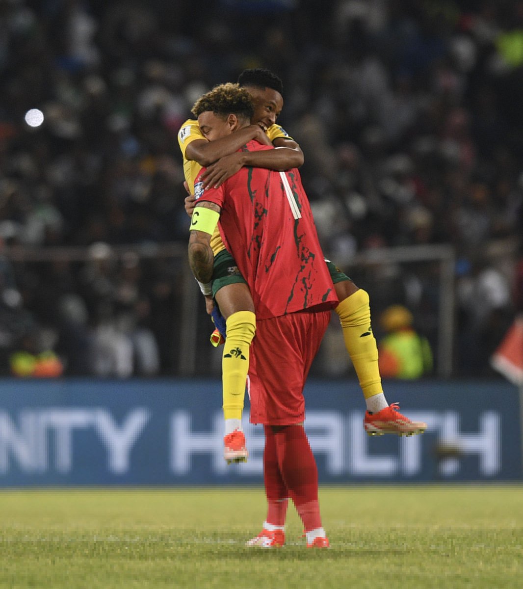 🎙️ Hugo Broos on Rele Mofokeng's Bafana debut:

“Ronwen came and said ‘coach, what do you think, for the last minutes maybe Rebo? I said ‘ok, good idea’."