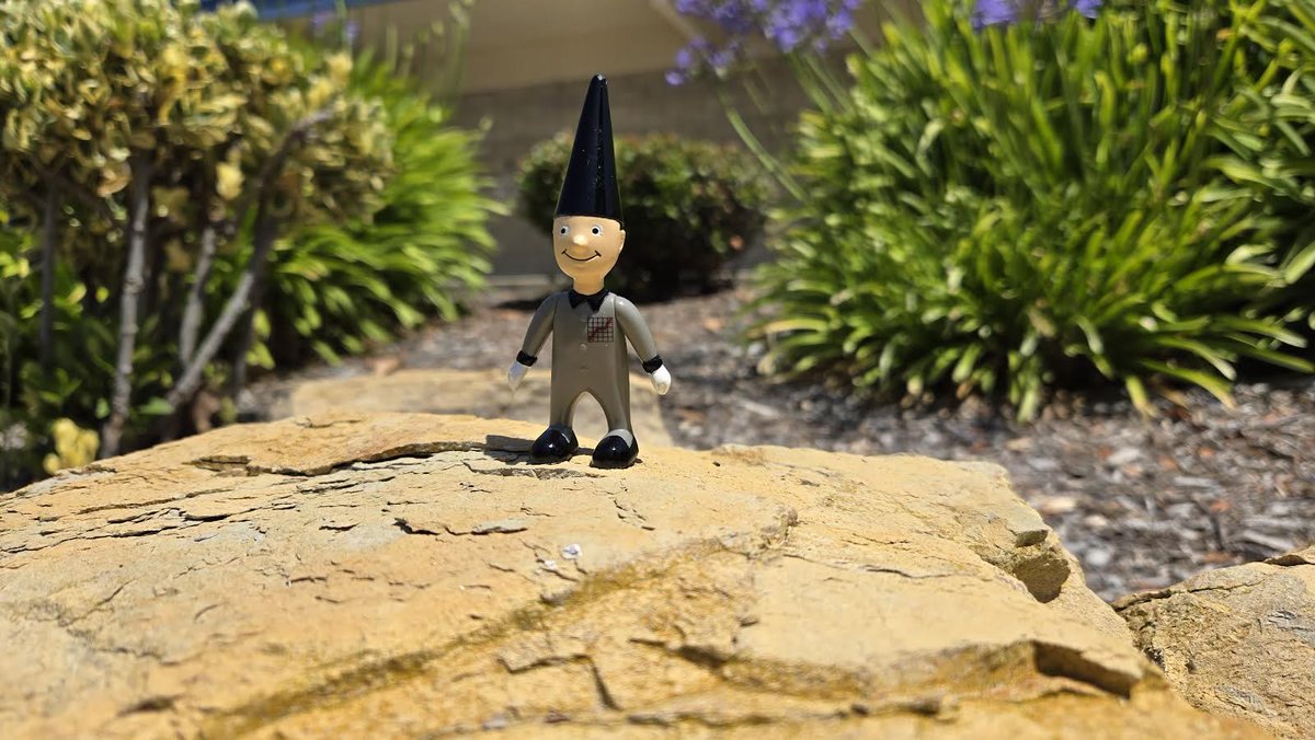 lLakerMarty's tweet photo. Our mascot, the CorpStrat Wizard, had a field day today. CorpStrat team members are 'wizards' with benefits payroll and helping employers succeed https://t.co/Z92qWUn1Y3
