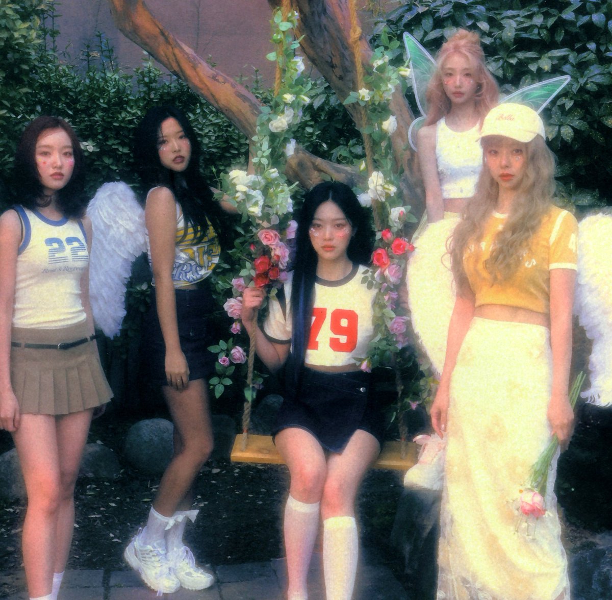 ccloonitas's tweet photo. TOP BEST LOONA REDEBUT SONGS (excluyendo intros y versiones alternativas de las canciones)

den rt plis somos flops gracias los amo

Votos finales: 26.580 https://t.co/GyAd6gjHqs
