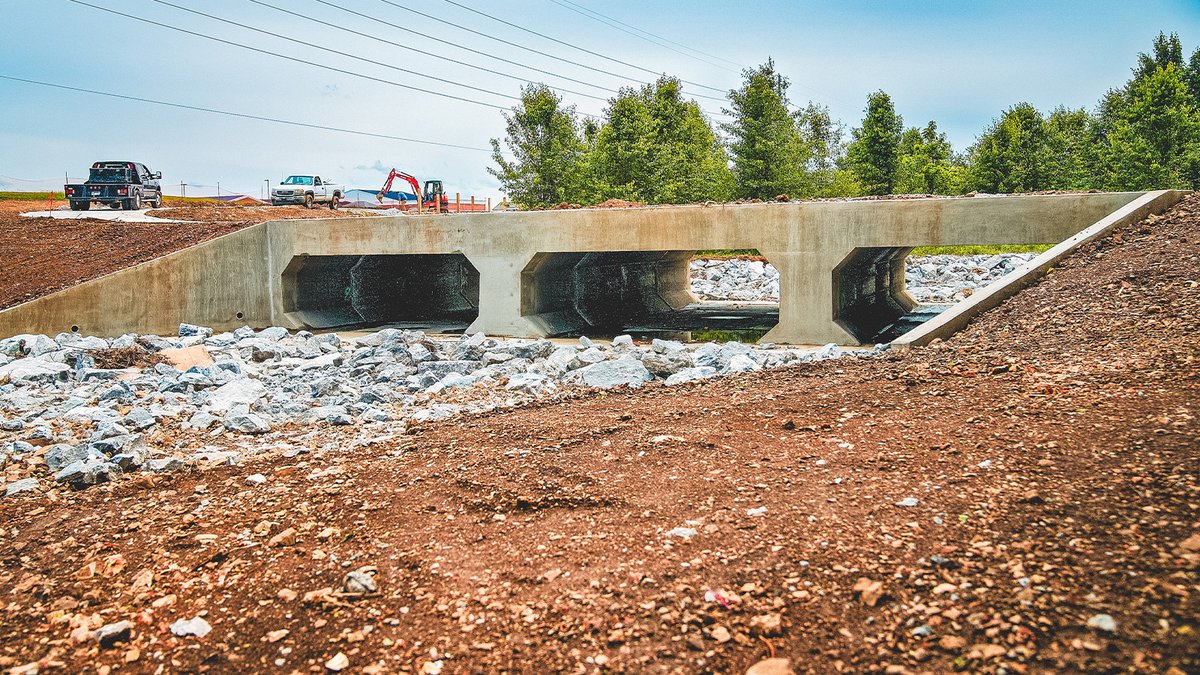 ESS_emerysapp's tweet image. Our paths are a step above the rest! Check out Phase 3 of #Construction in #NorthwestArkansas, connecting residents to the Razorback Greenway.

With #Earthwork and #Paving complete, our crews are focused on electrical, fencing and landscaping—well ahead of the August deadline. 🙌