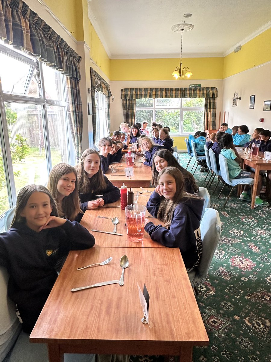 stjohnscen20's tweet photo. After a yummy dinner of pizza and mac & cheese, we headed down to the beach for a paddle, sandcastles and ball games! Showers & bedtime now! ๐ฅฑ#IOW2024 #ImNotTired @AllSaintsChHill @LDBSSchools https://t.co/LhbCQTW3h6