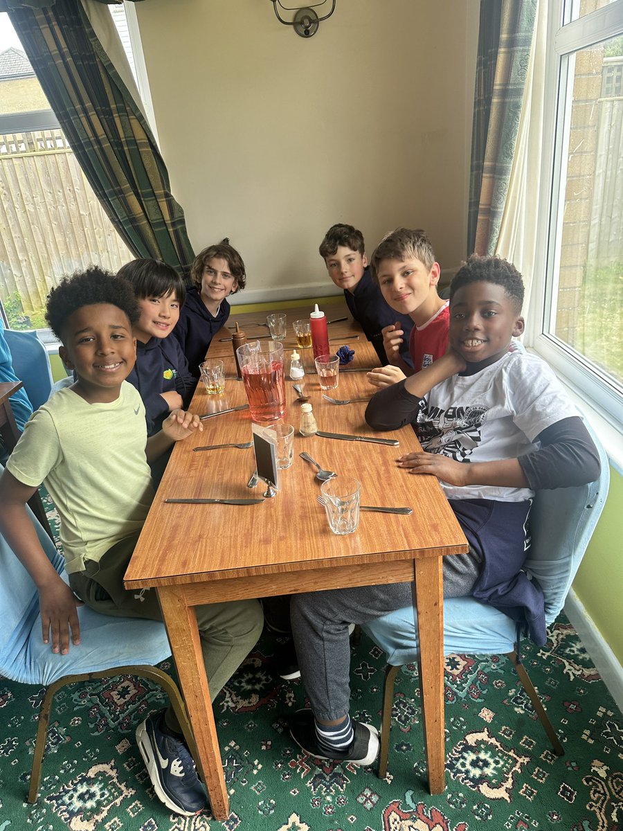 stjohnscen20's tweet photo. After a yummy dinner of pizza and mac & cheese, we headed down to the beach for a paddle, sandcastles and ball games! Showers & bedtime now! ๐ฅฑ#IOW2024 #ImNotTired @AllSaintsChHill @LDBSSchools https://t.co/LhbCQTW3h6