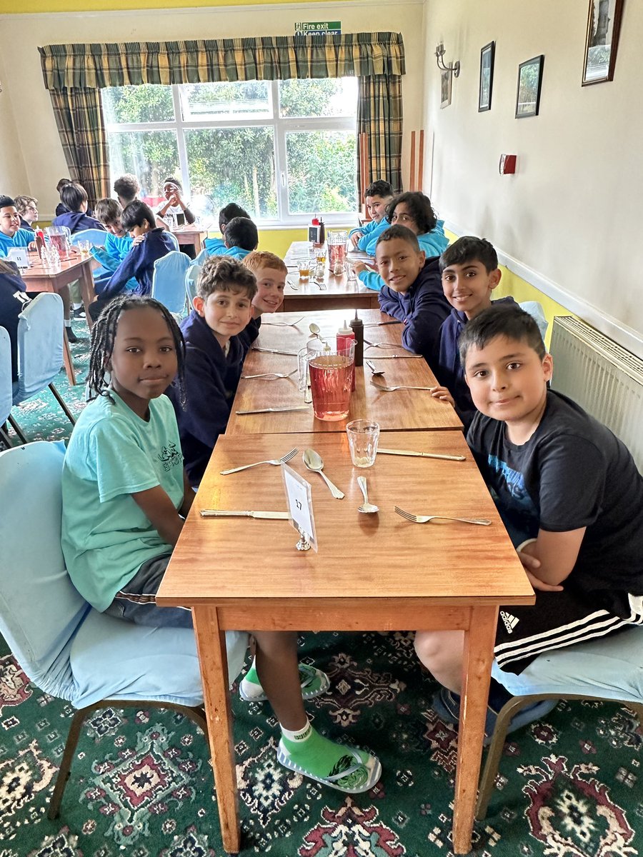 stjohnscen20's tweet photo. After a yummy dinner of pizza and mac & cheese, we headed down to the beach for a paddle, sandcastles and ball games! Showers & bedtime now! ๐ฅฑ#IOW2024 #ImNotTired @AllSaintsChHill @LDBSSchools https://t.co/LhbCQTW3h6