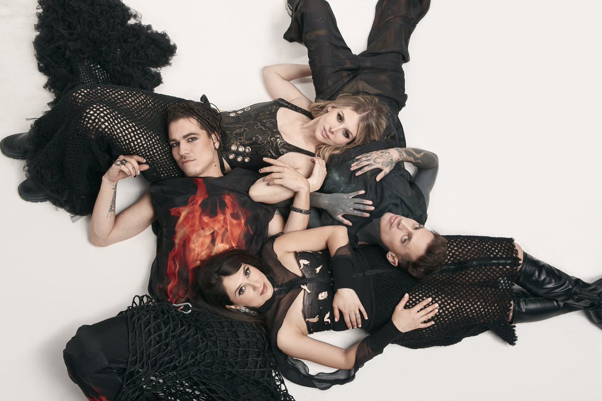 Kilómetros recorridos reflejan nuestras aventuras.
Amistad es un tesoro invaluable.
Recuerdos que nos siguen teniendo cerca.
Música que inspira el alma.
Avanzar con determinación abre nuevas puertas.