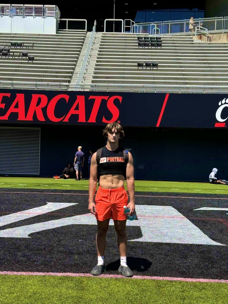 Bryson1Rowsey's tweet photo. Good work at UC camp today I will be at @UKFootball tomorrow! 🔵🔵 @ramnation45 @racelandramsfb @D_shorts6 @ChaseHeuke @BrinkleyBerch https://t.co/GCGAljwwxg