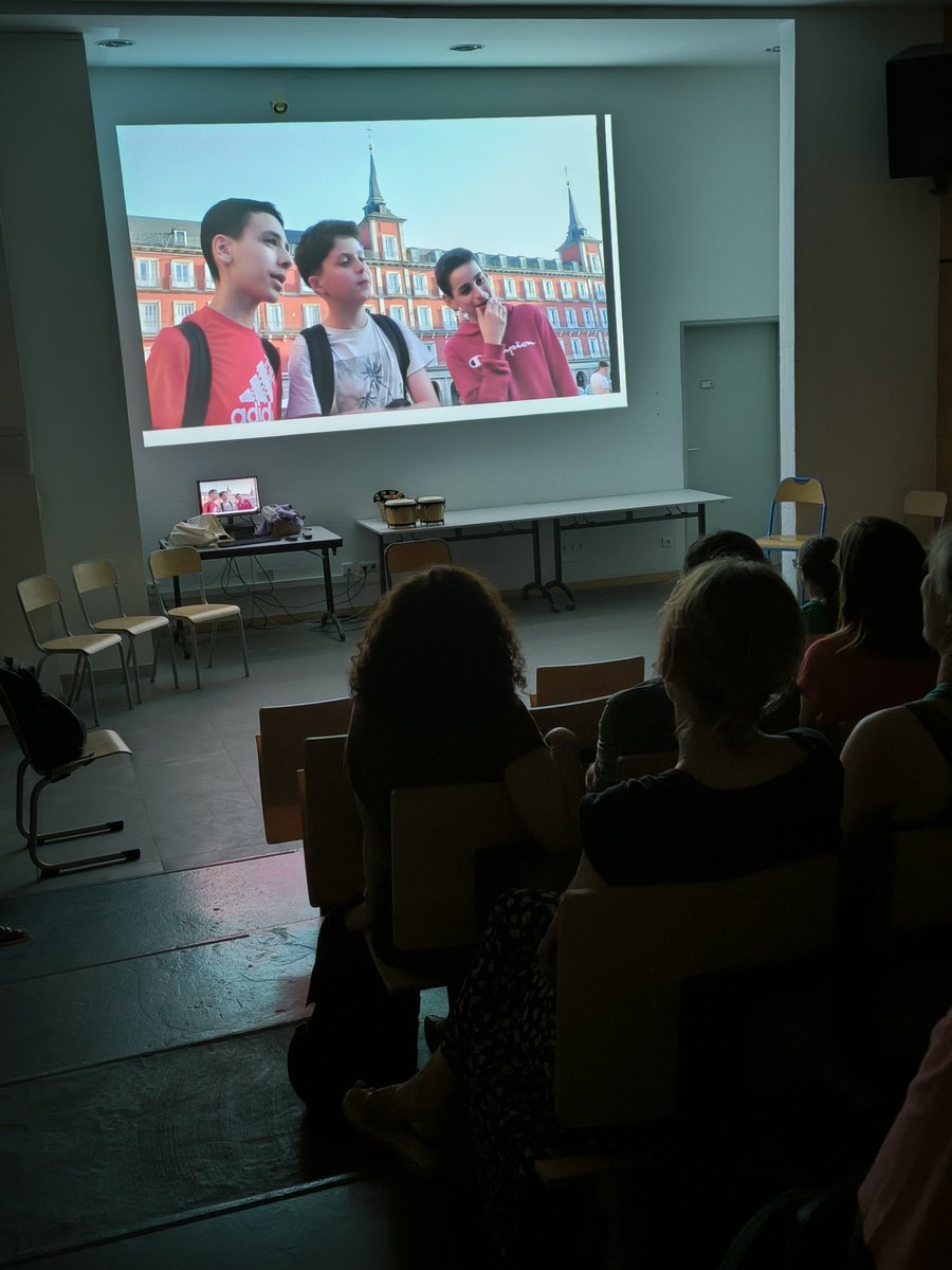 mhbarron5's tweet photo. Ce soir retour en images avec les familles sur le voyage en Andalousie organisé en avril pour 49 élèves du clg Malrieu. Merci aux enseignants pour toute l'énergie déployée afin que ce magnifique projet "à la croisée des cultures", à l'image de la mixité du clg, puisse se réaliser https://t.co/qGViCEaBGe