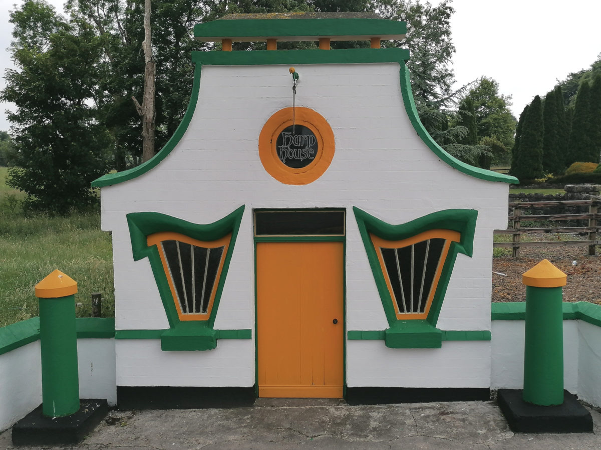 MooreCouncil's tweet image. 📷🤳 🏍 You might have been driving along the road in Ballydangan in recent months and noticed one, two, or a group of leather-clad bikers at the "Harp House" taking photos of their motorcycles.

Check out No. 23 - Irish Photo Rally: irishphotorally.ie/map